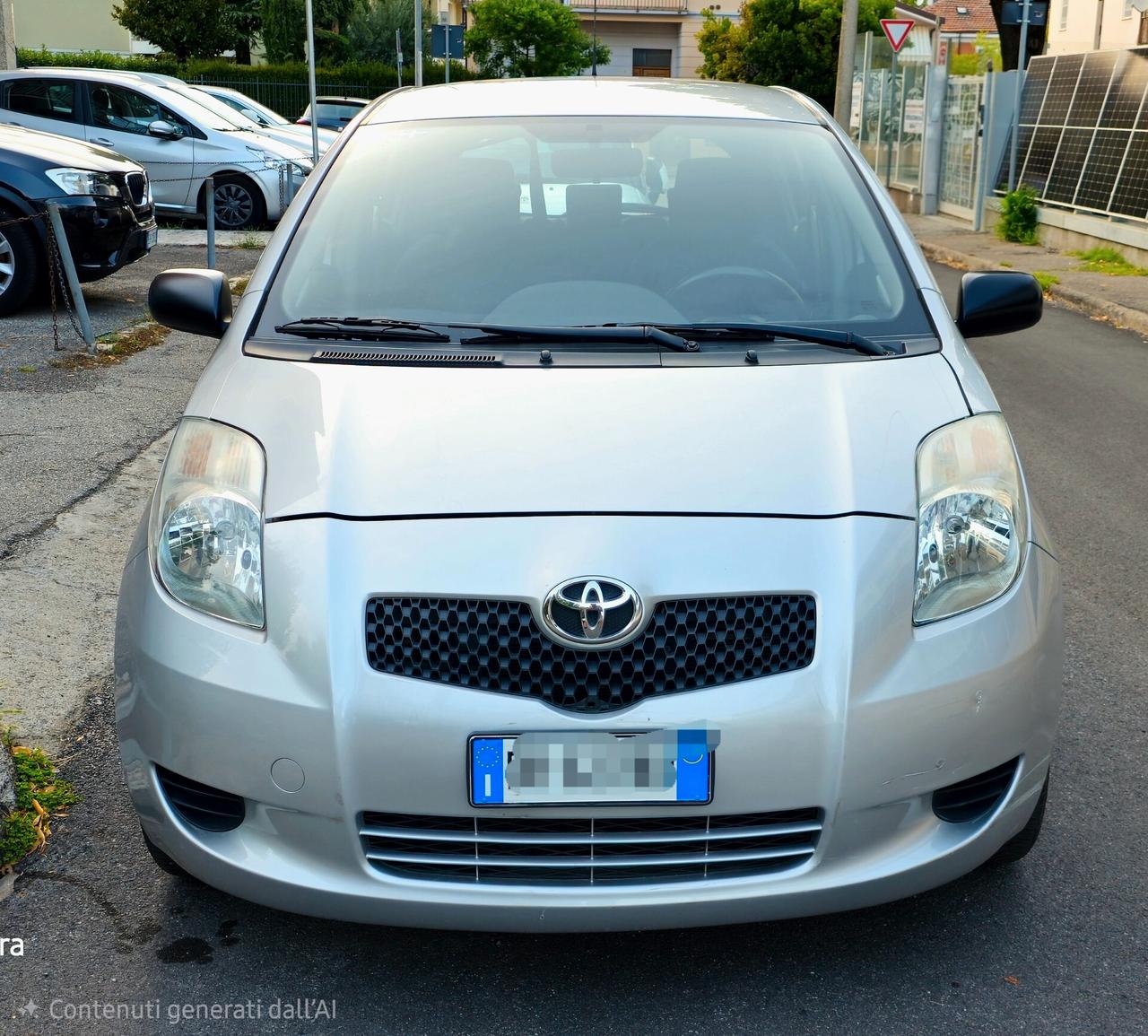 Toyota yaris ok neopatentati garantita 12 mesi