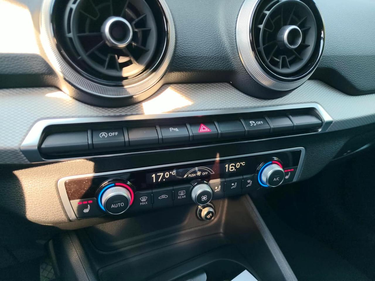 Audi Q2 30 TFSI Business Advanced
