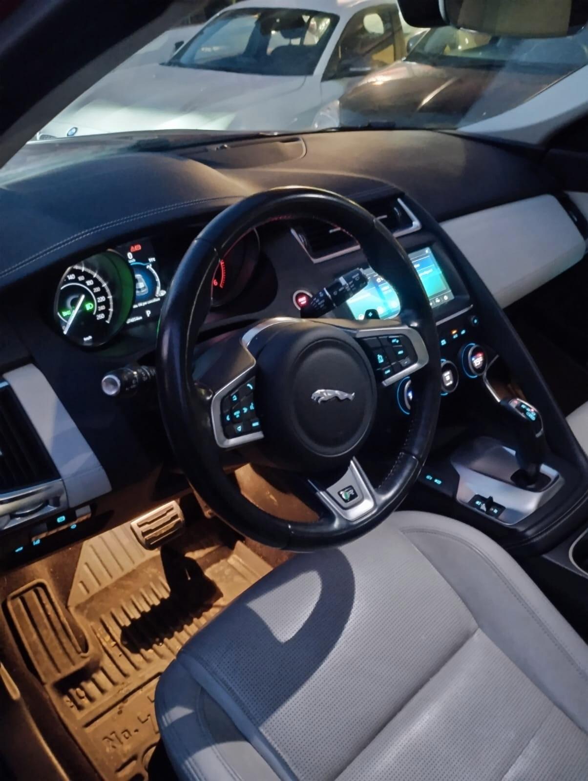 Jaguar E-Pace 2.0D 150 CV AWD aut. R-Dynamic HSE