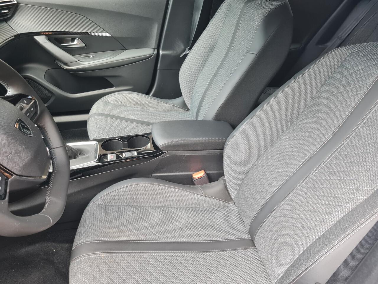 Peugeot 2008 PureTech 100 S&S Allure*CARPLAY*NAVI*