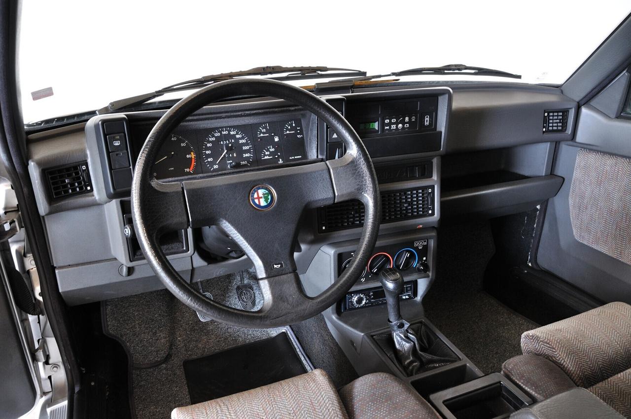 Alfa Romeo 75 2.0i Twin Spark CRS tagliandata perfetta