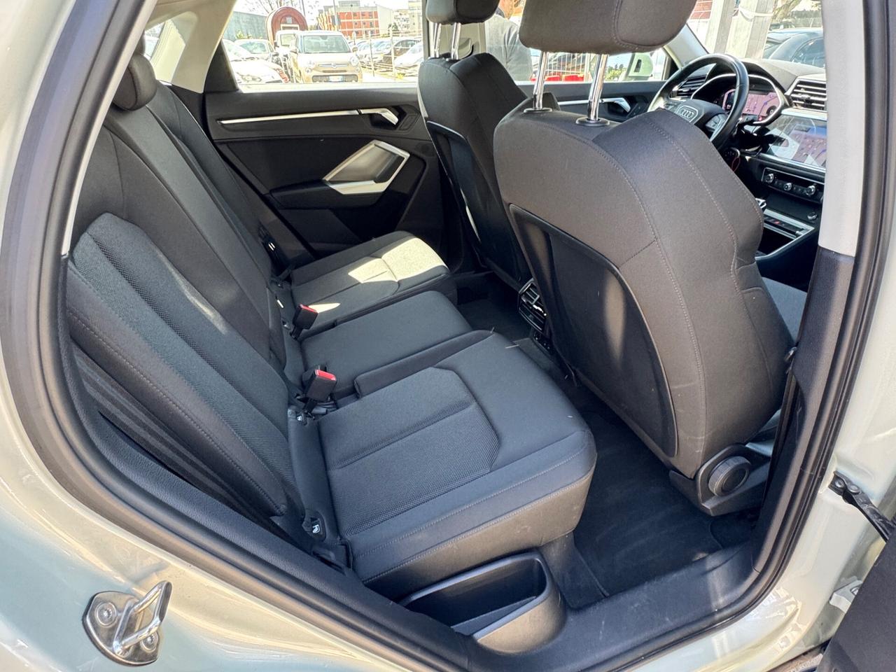 Audi Q3 35 TDI S tronic S line edition Prezzo Con Obbligo Finanziamento Senza il Prezzo sara' di euro 35500