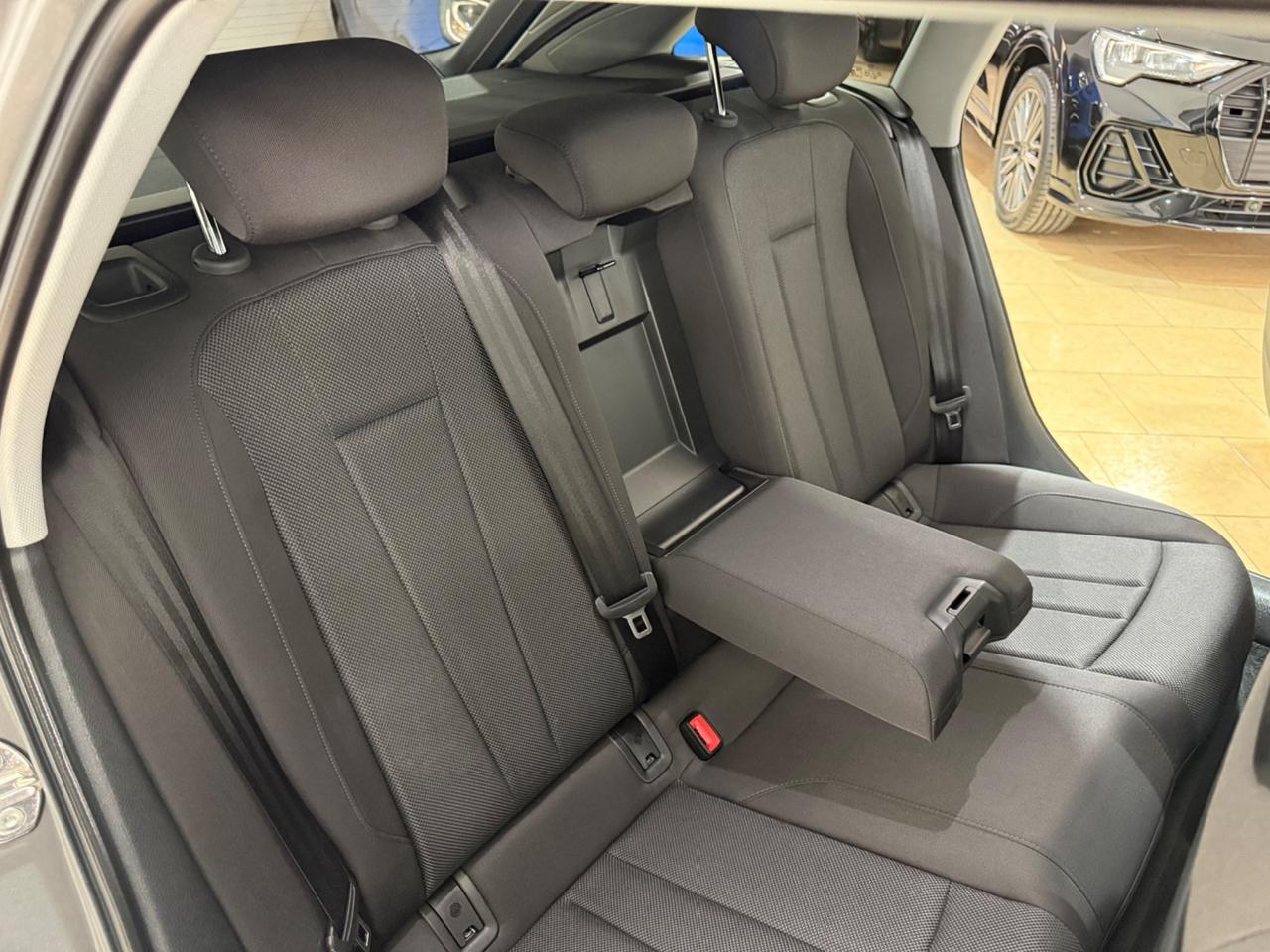 Audi A4 Avant 30 TDI 136 CV S tronic Business Advanced