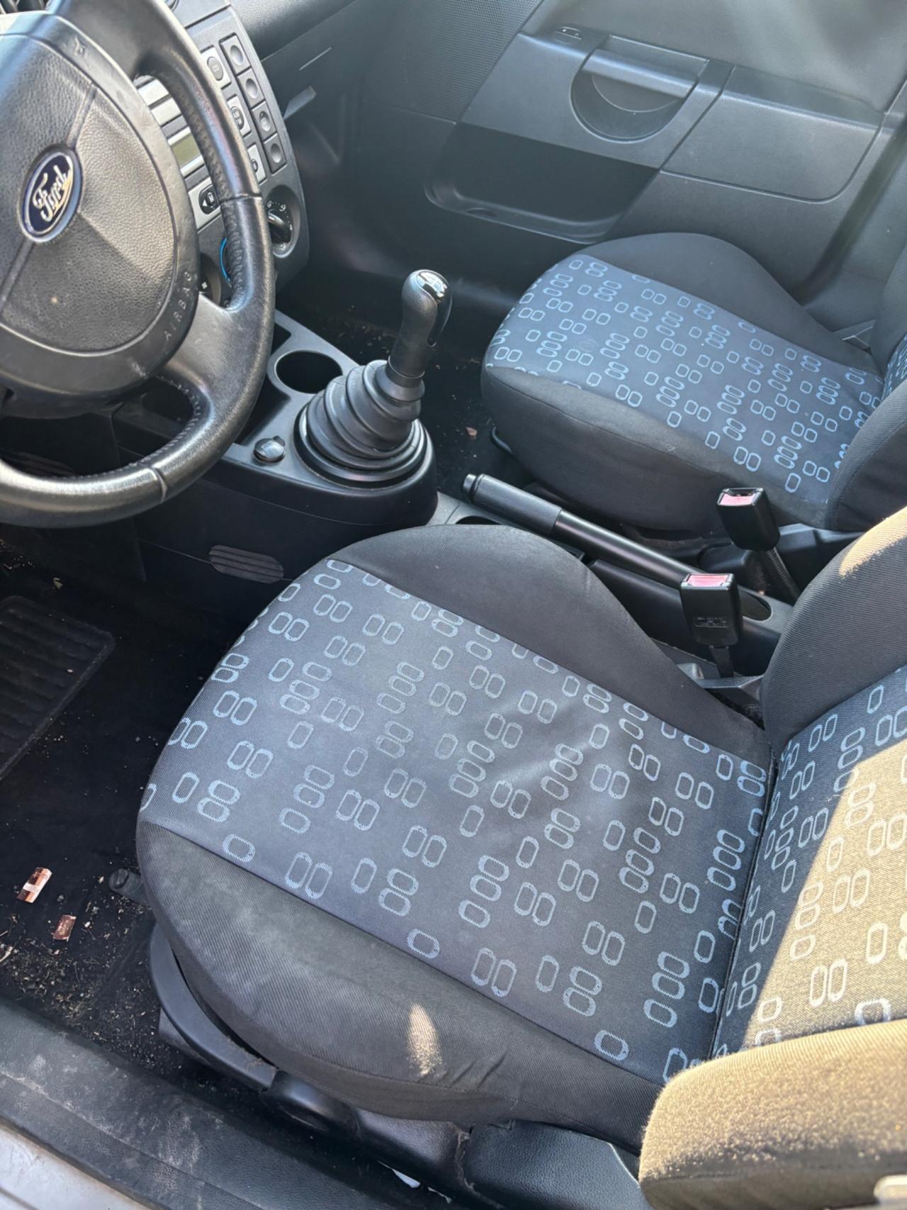 Ford Fiesta 1.2 16V 5p. Ambiente