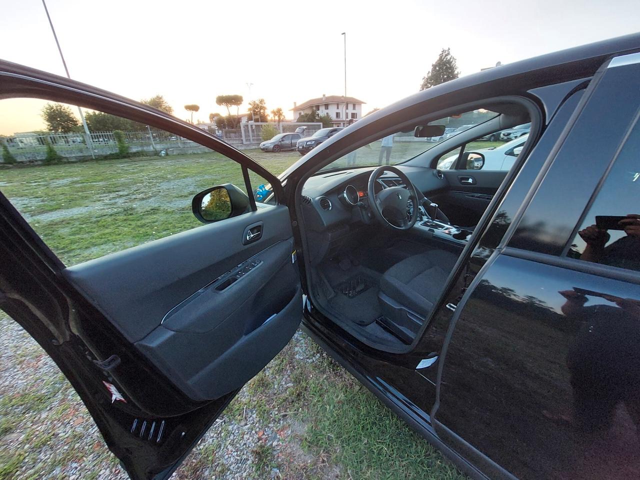 Peugeot 3008 1.6 e-HDi 115CV cambio robotizzato Stop&Start Allure