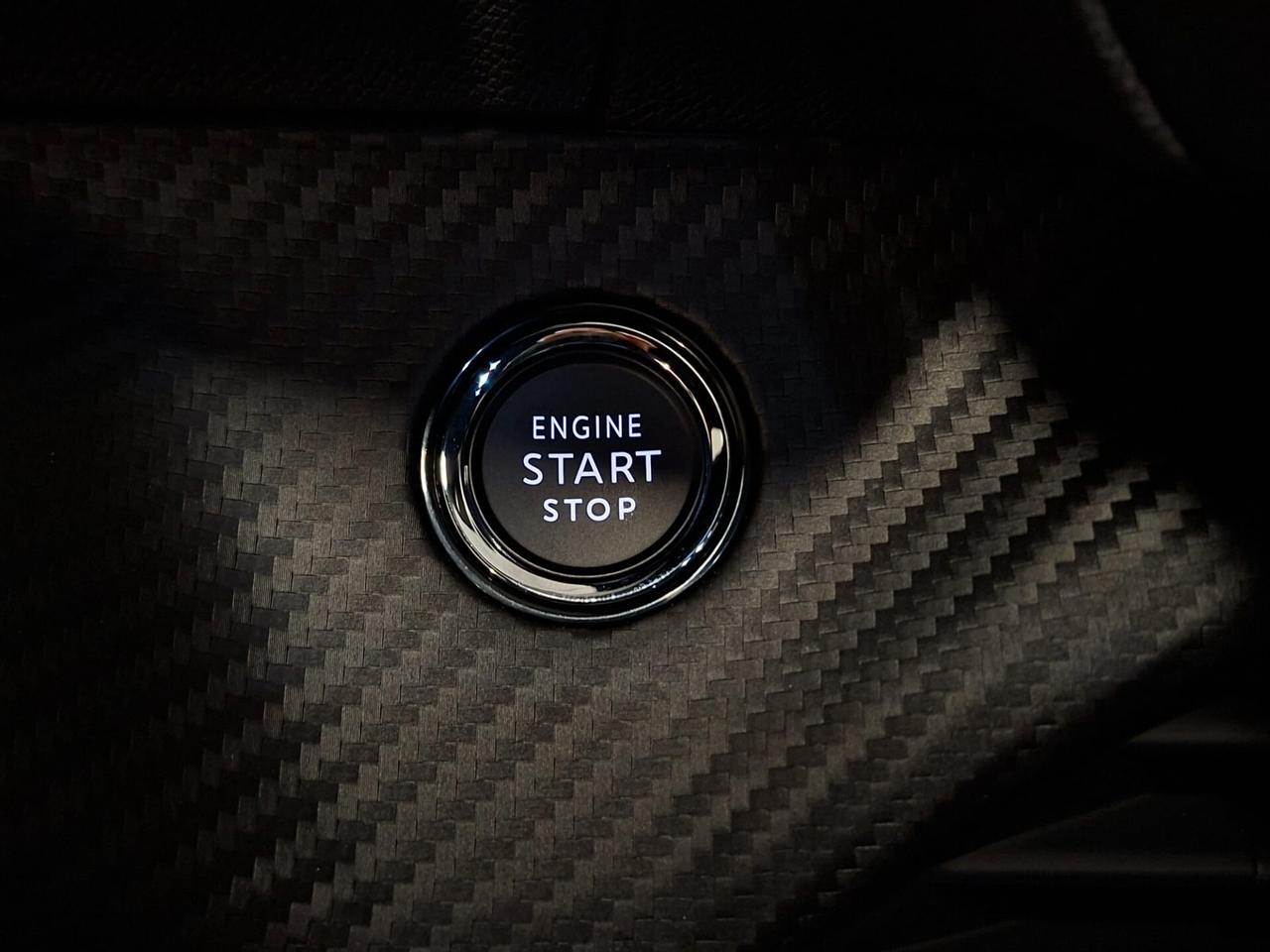 Peugeot 208 1200 mhev Hybrid 101CV GT e-DCS6 Km.0