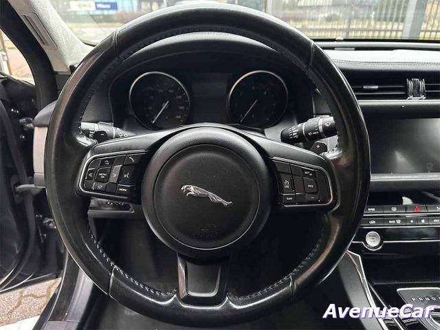 JAGUAR XF 2.0 d Pure BERLINA AUTOMATICA TELECAMERA IVA ESP