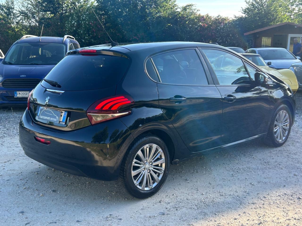 Peugeot 208 PureTech 82 5 porte Allure neopatentati permute