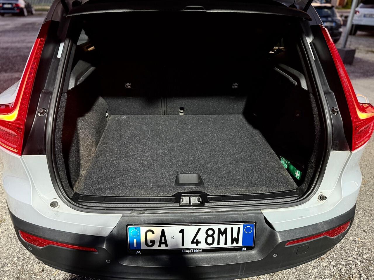 Volvo XC40 T3 Geartronic R-design PARI AL NUOVO