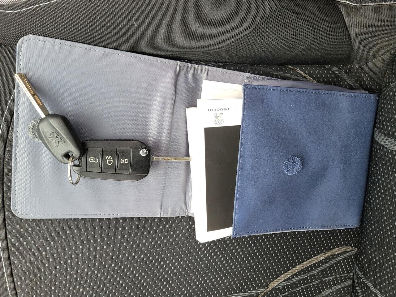 PEUGEOT 208 1,4 HDI-UNICO PROPRIETAR-4 REVISIONI