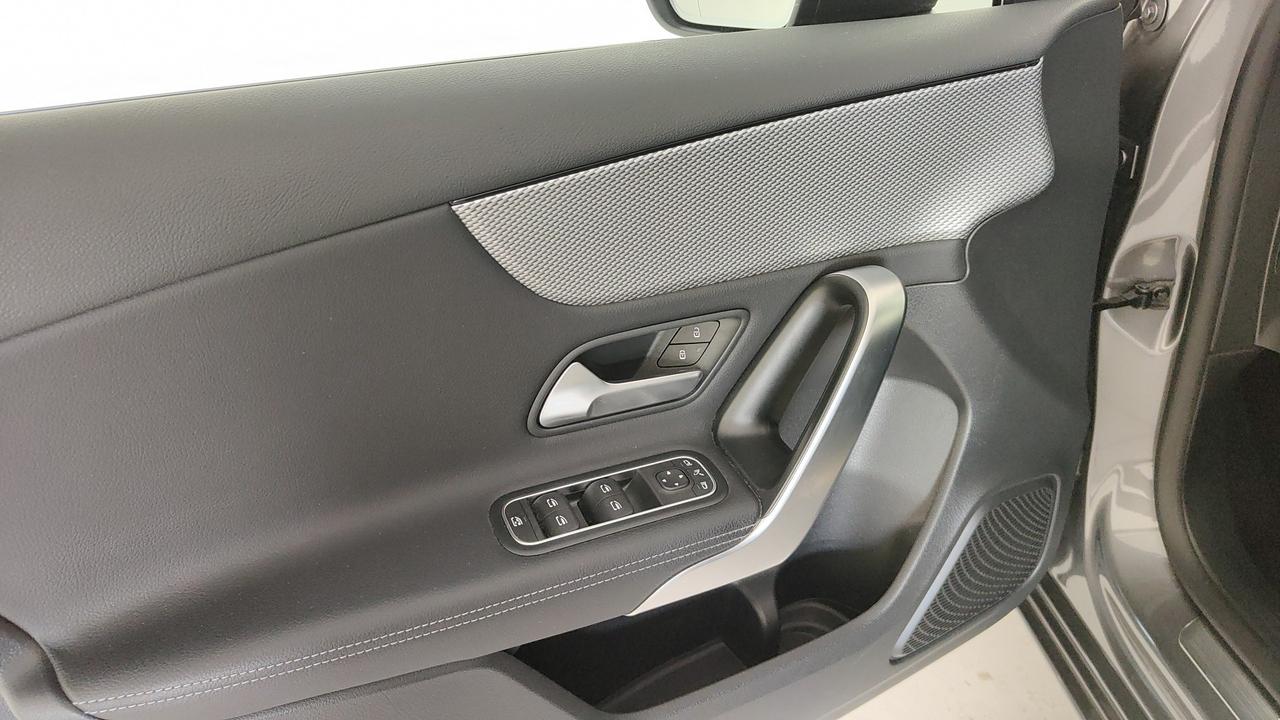 Mercedes-Benz Classe A - W177 2018 - A 180 d Sport auto
