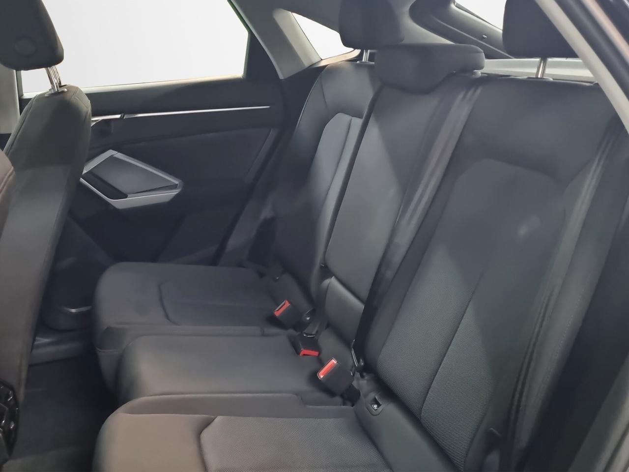 Audi Q3 SPORTBACK 45 TFSI e S tronic Business Plus