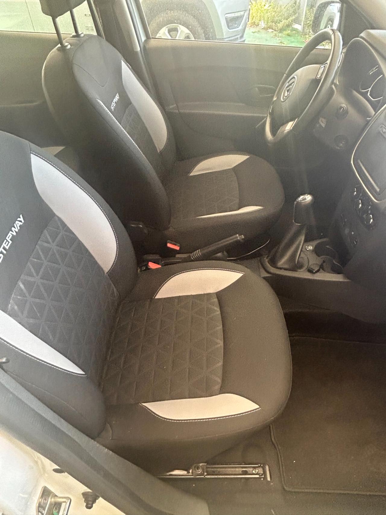 Dacia Sandero 0.9 TCe 12V T-GPL 90 Start&Stop SS Lauréate Family