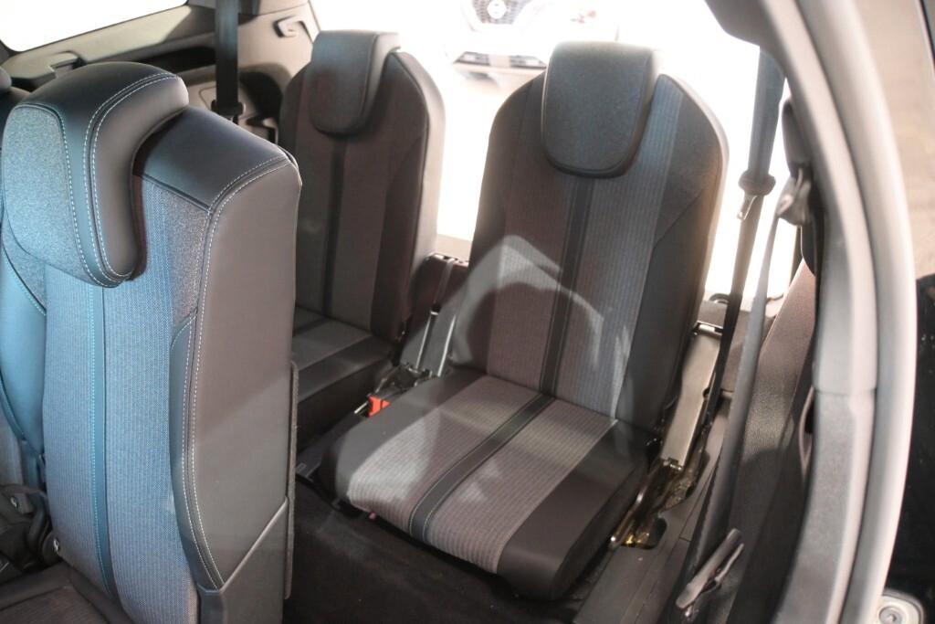 PEUGEOT 5008 1.5 BLUEHDI 131CV EAT8 SeS 7POSTI ALLURE PACK ( FARI LED - I-COCKPIT - CRUISE - NAVI - MIRROR - SENSORI POST. - TELECAMERA POST. - CERCHI 18 )