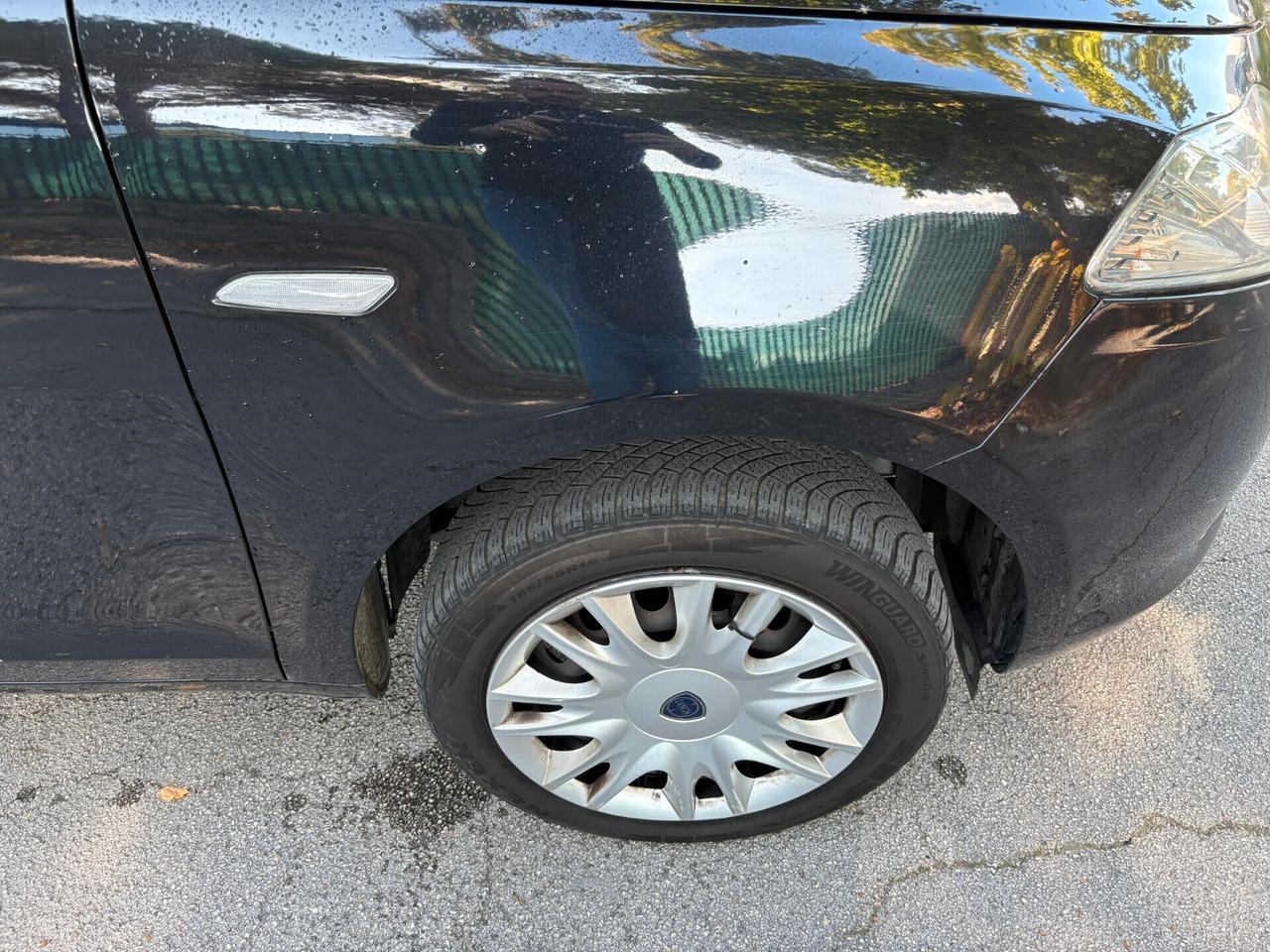 Lancia Ypsilon 0.9 TwinAir 85 CV 5 porte Metano Ecochic Silver