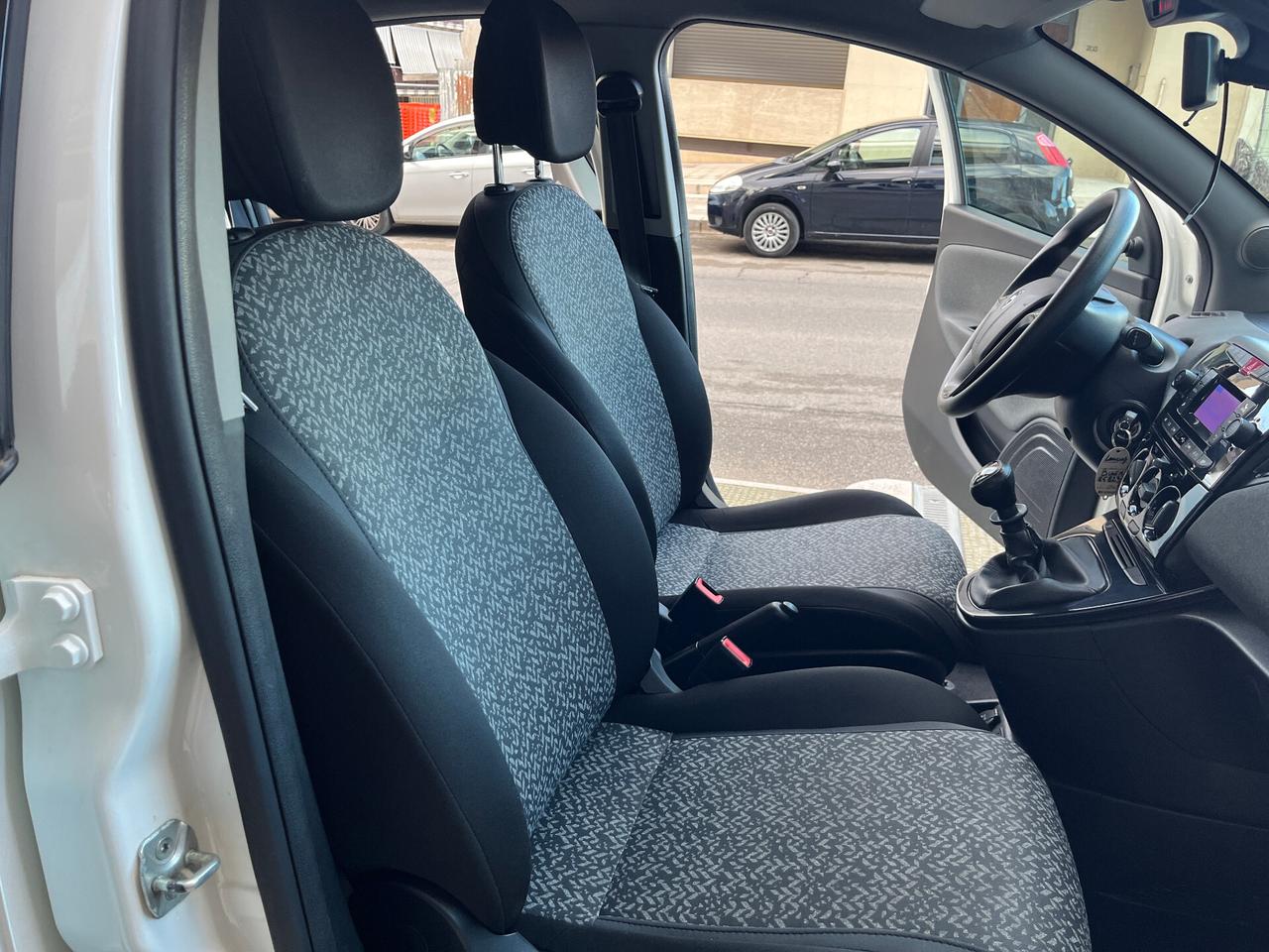 Lancia Ypsilon 1.0 FireFly 5 porte Hybrid Posti - GH272GE