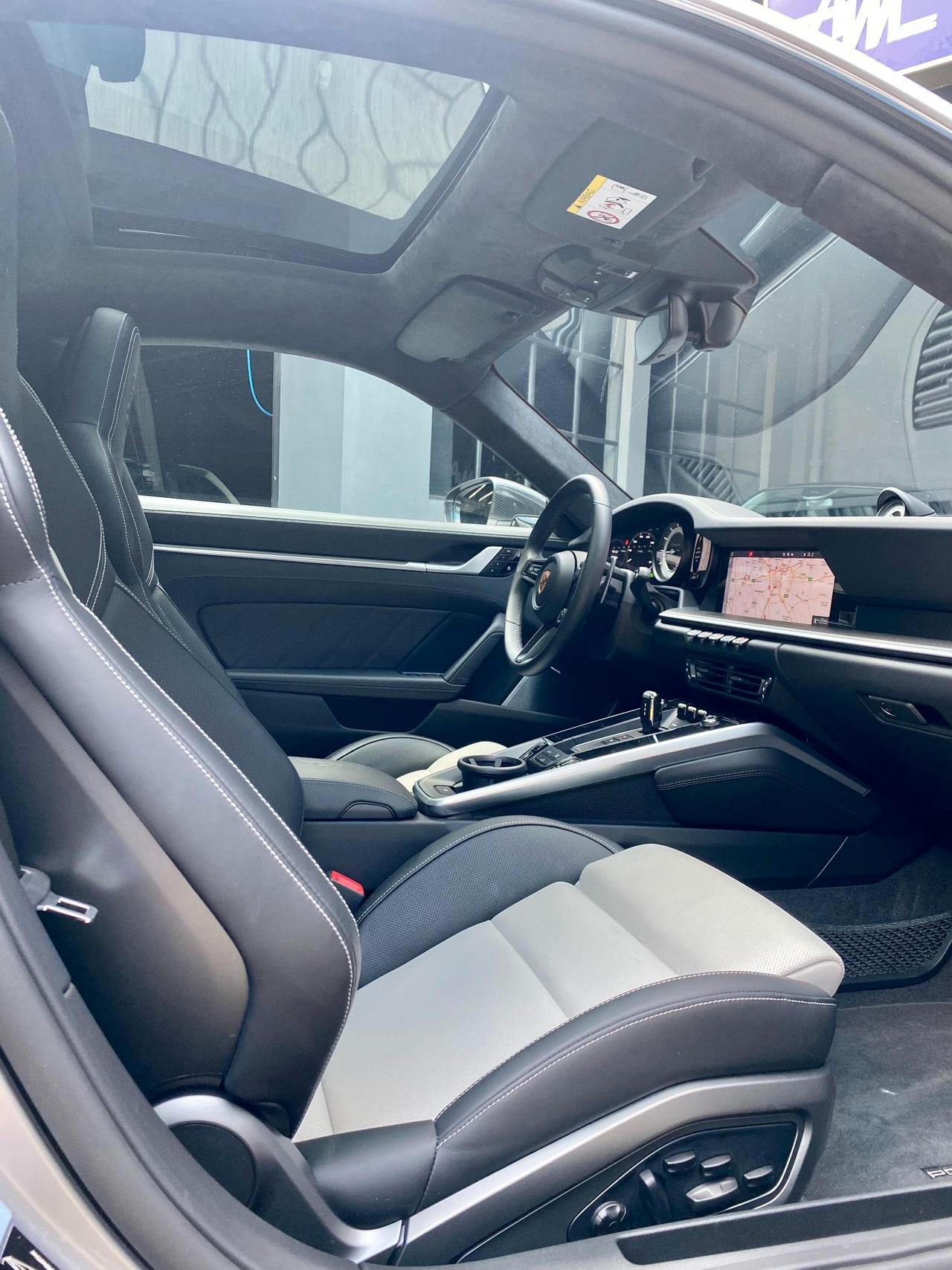 Porsche 992 Coupe 911 3.7 Turbo S auto panorama+ burmester