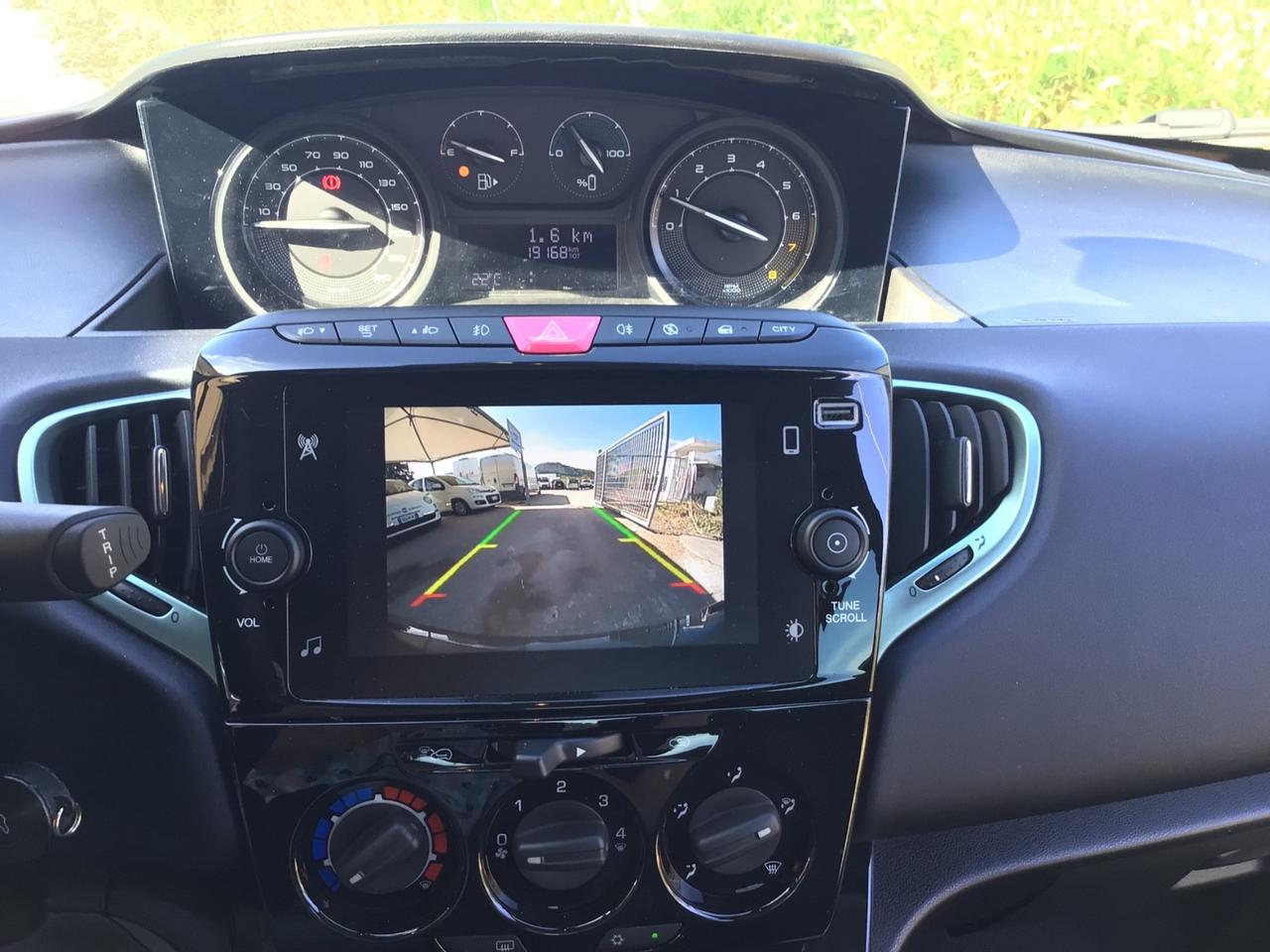 Lancia Ypsilon 1.0 FireFly 70cv Hybrid Platino