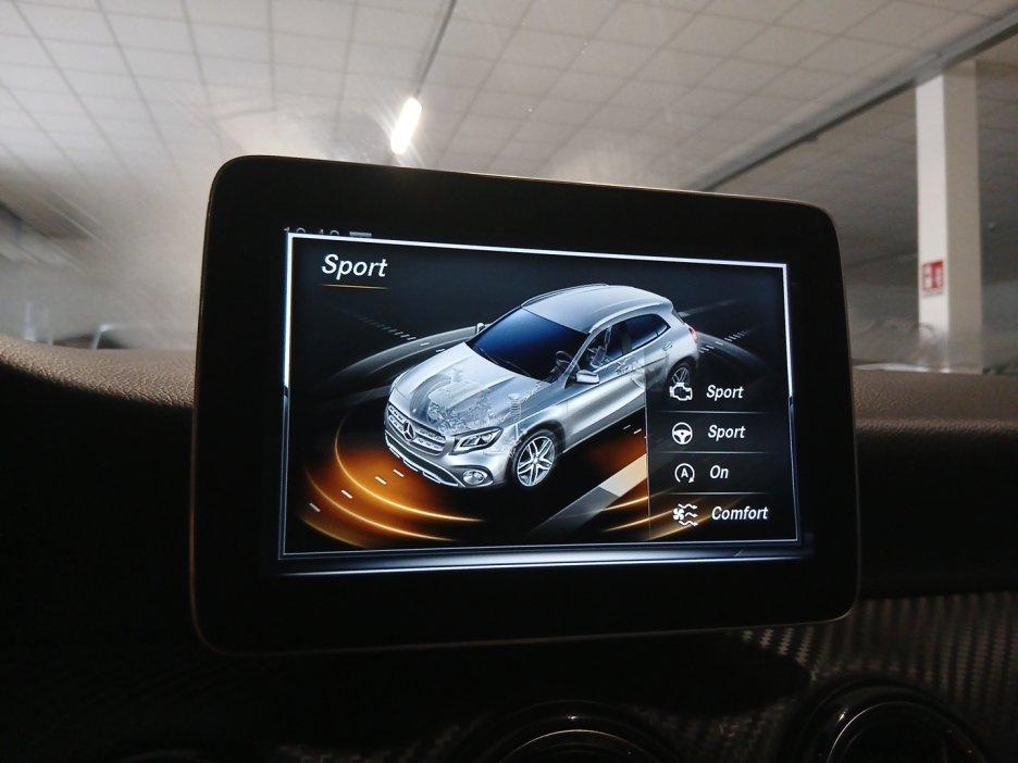 Mercedes-Benz GLA (X156) - GLA 200 d Automatic Business