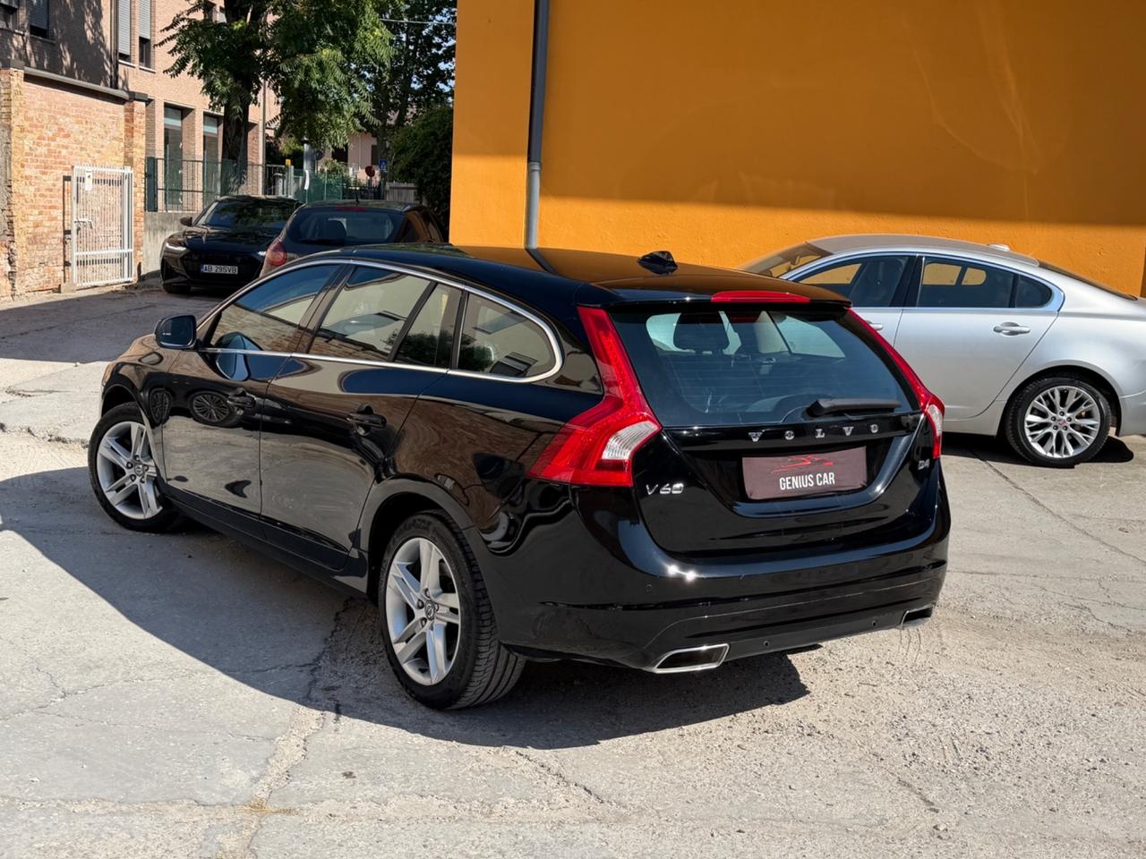 Volvo V60 D4 R-design Momentum