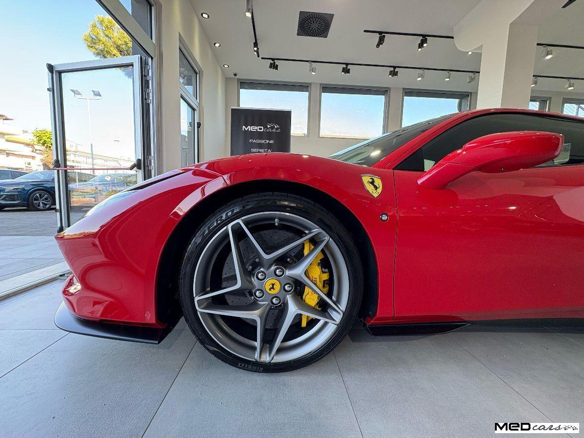 FERRARI - F8 - Tributo