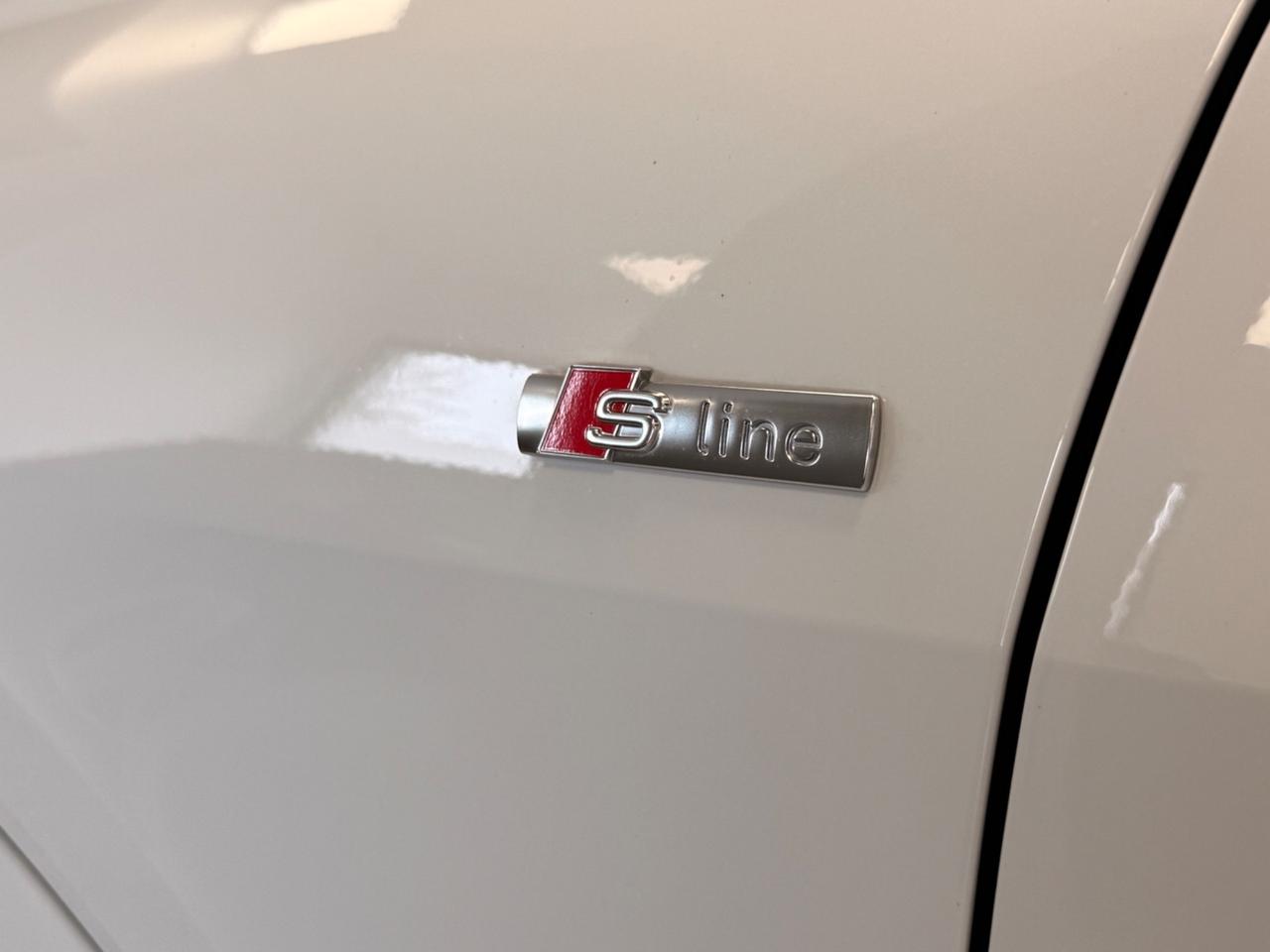 Audi Q4 40 e-tron S line Iva deducibile