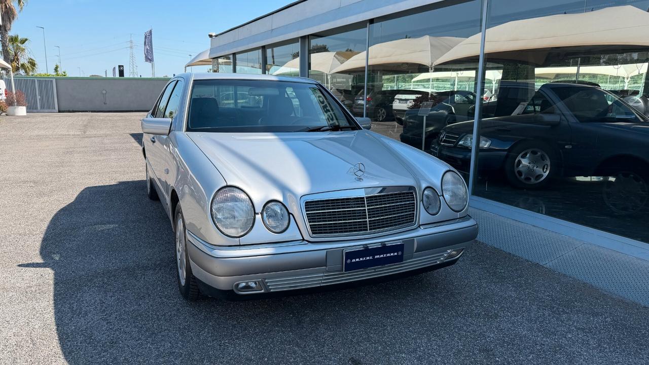 Mercedes-benz E 200 cat Elegance
