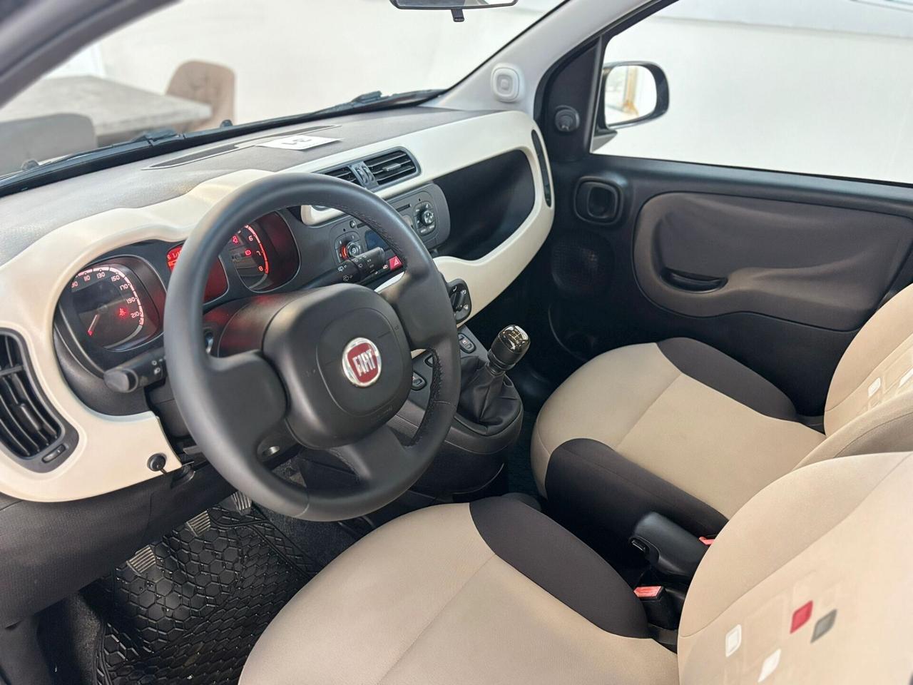 Fiat Panda 1.2 BENZ 2015 CLIMA 5 POSTI