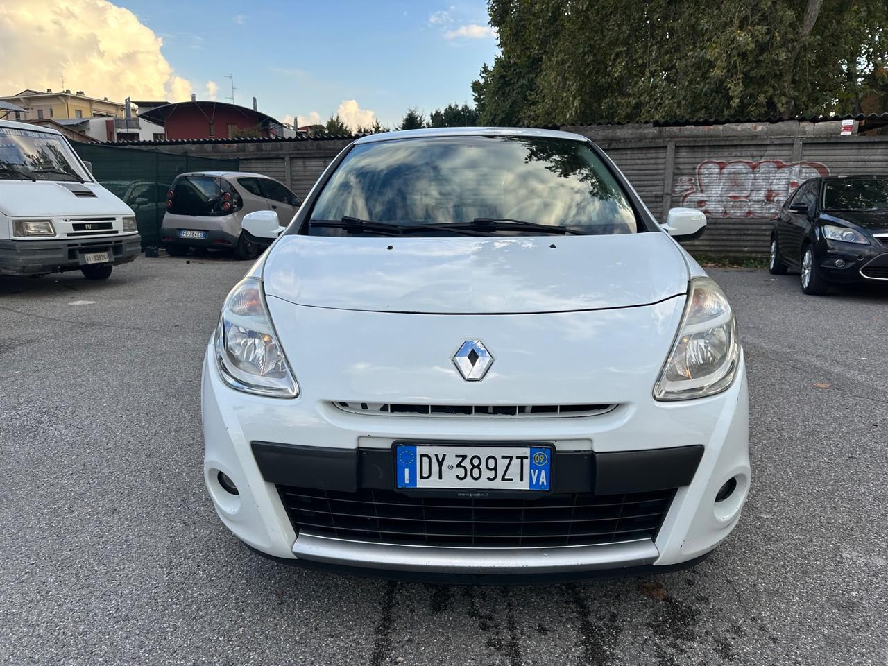 Renault Clio 1.2 16V 5 porte BENZINA NEOPATENTATI