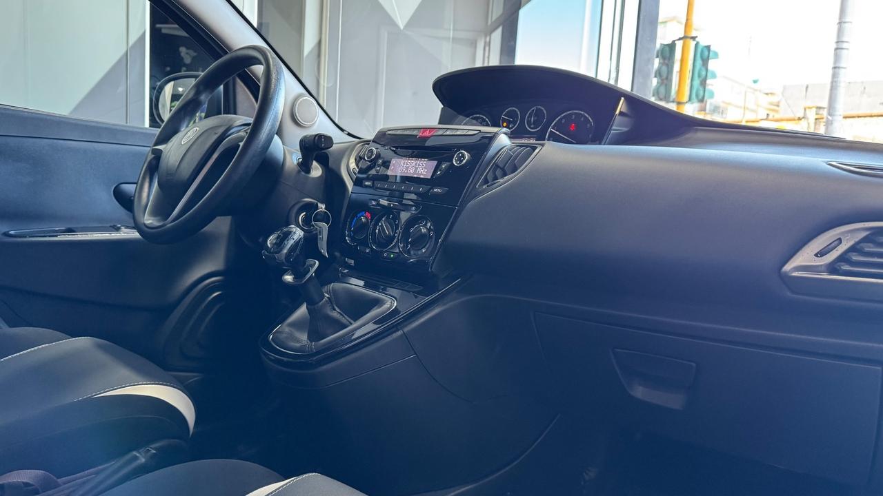 Lancia Ypsilon 0.9 TwinAir 85 CV 5 porte Metano Ecochic Elle