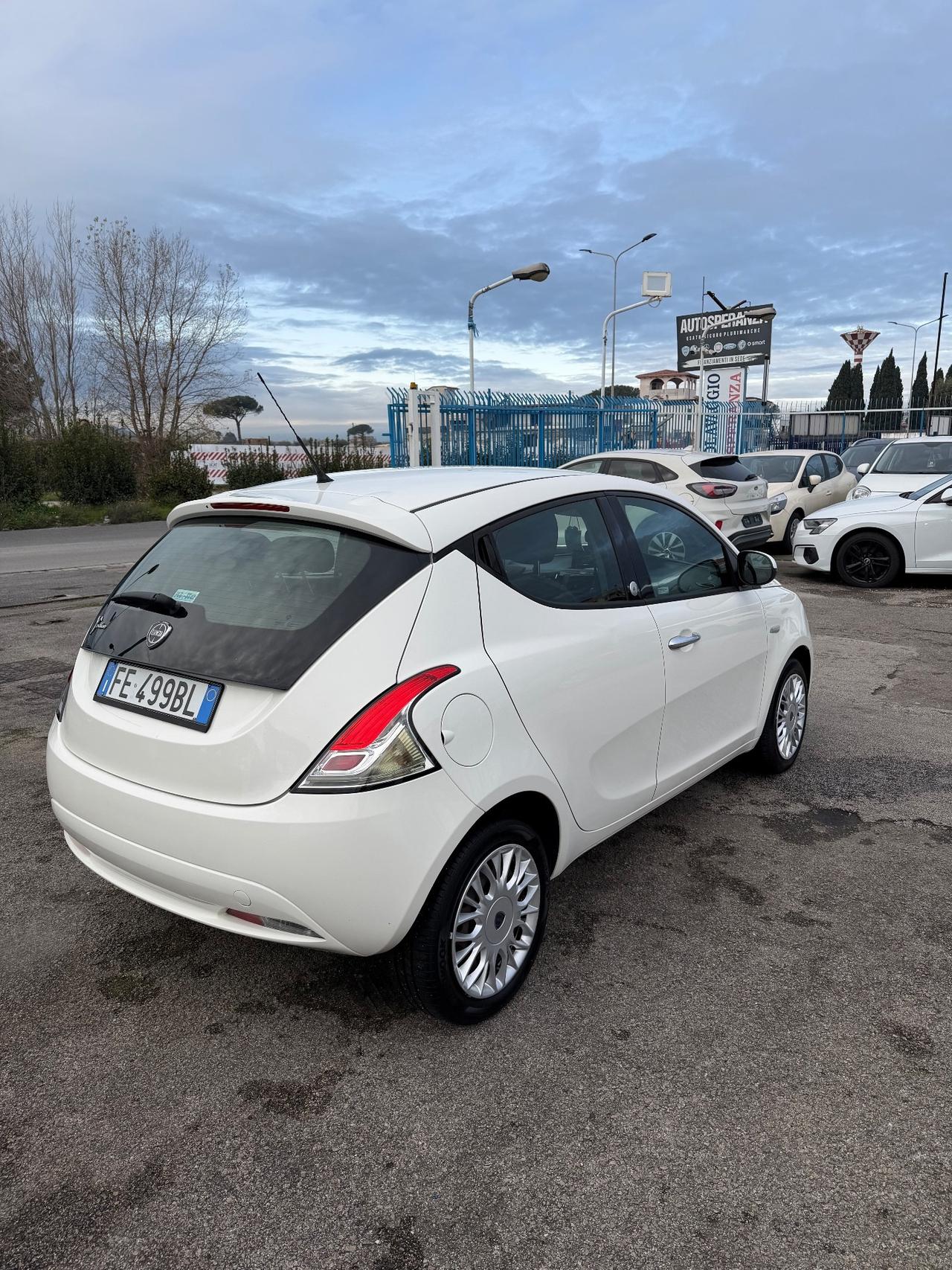 Lancia Ypsilon 1.2 69 CV 5 porte GPL Ecochic Gold