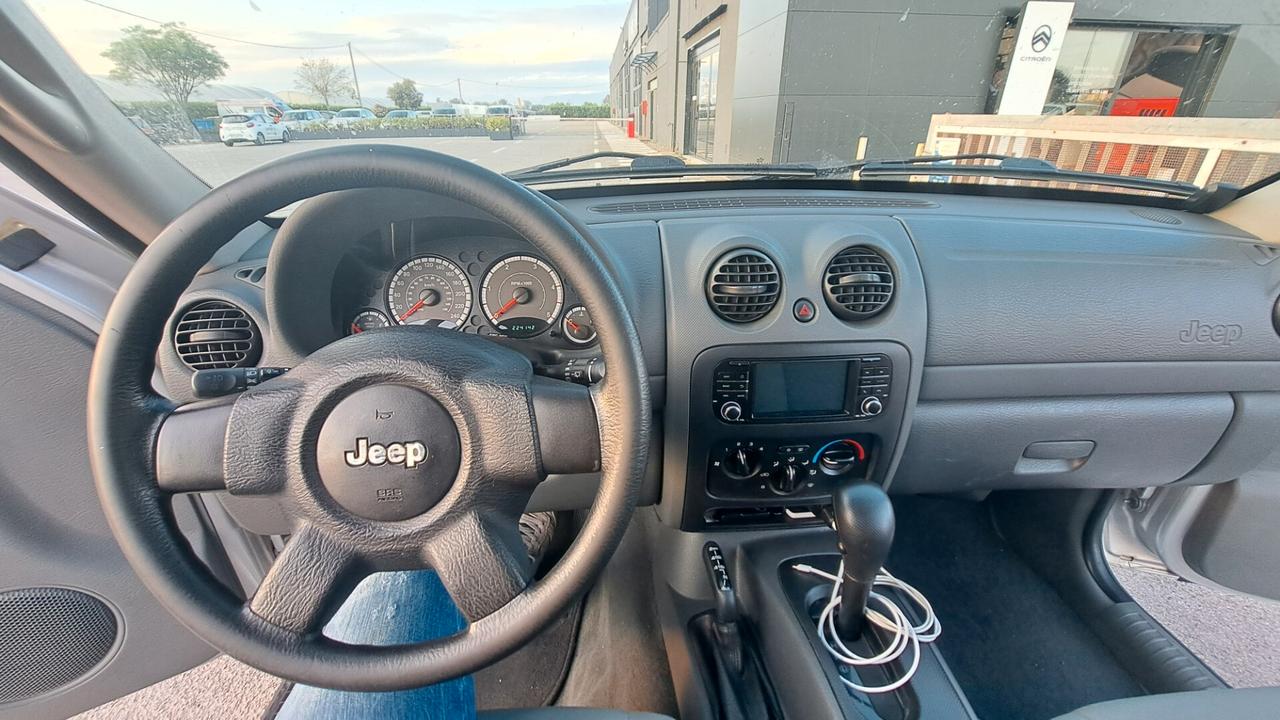Jeep Cherokee 2.8 CRD Sport
