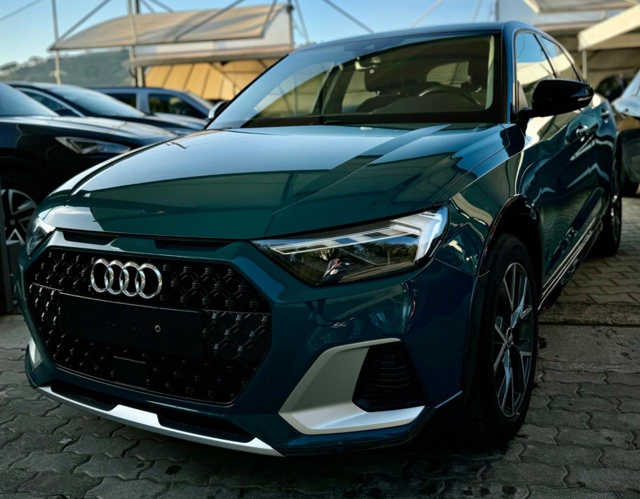 Audi A1 citycarver 30 TFSI Identity Contrast