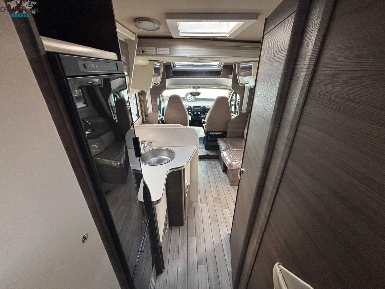 MCLOUIS MC4 860G - Semintegrale con letto matrimoniale in coda e letto basculante