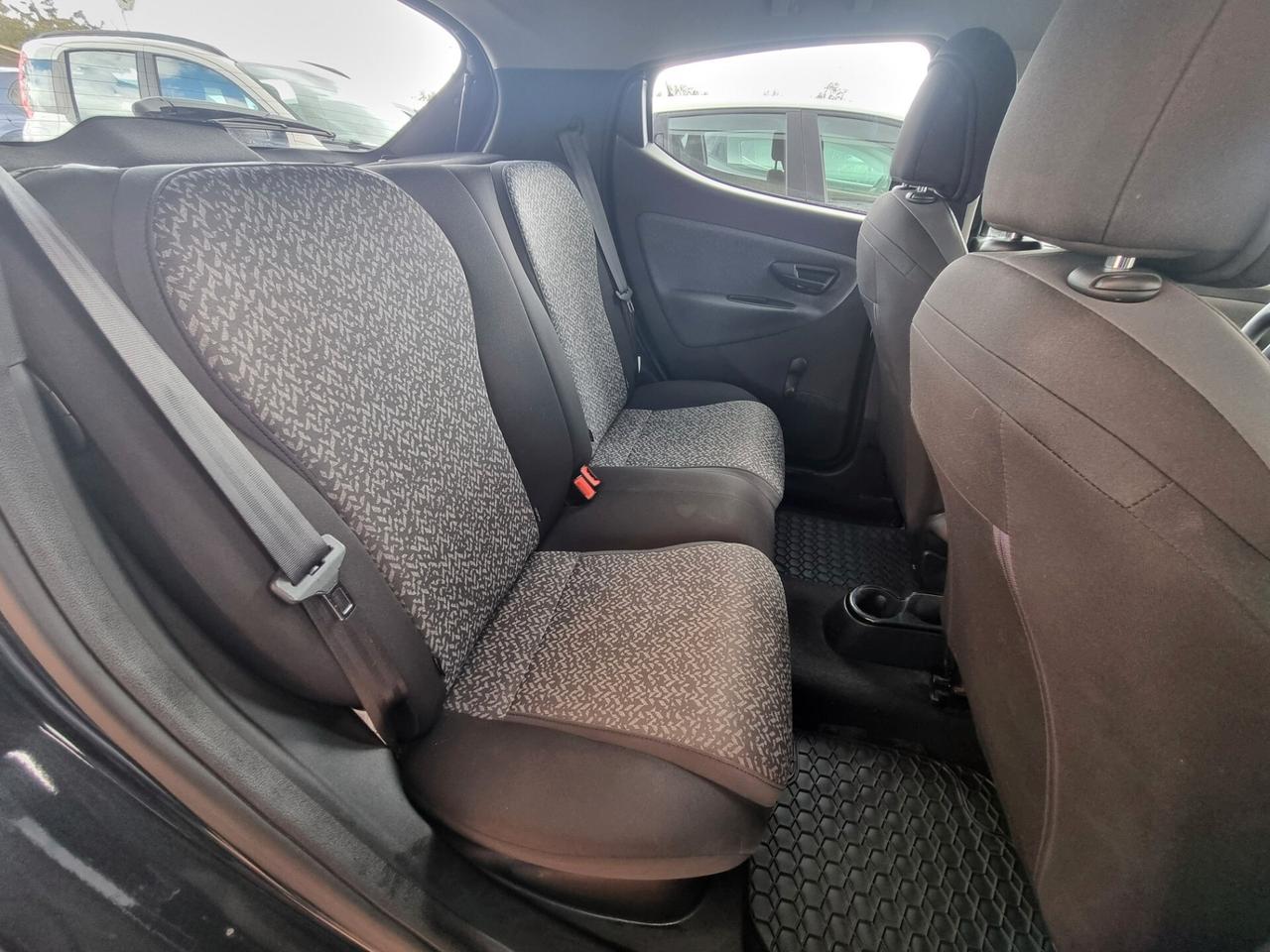 Lancia Ypsilon 1.0 FireFly 5 porte S&S Hybrid Silver