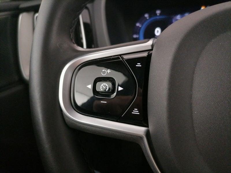 Volvo XC60 2.0 b4 R-design awd auto