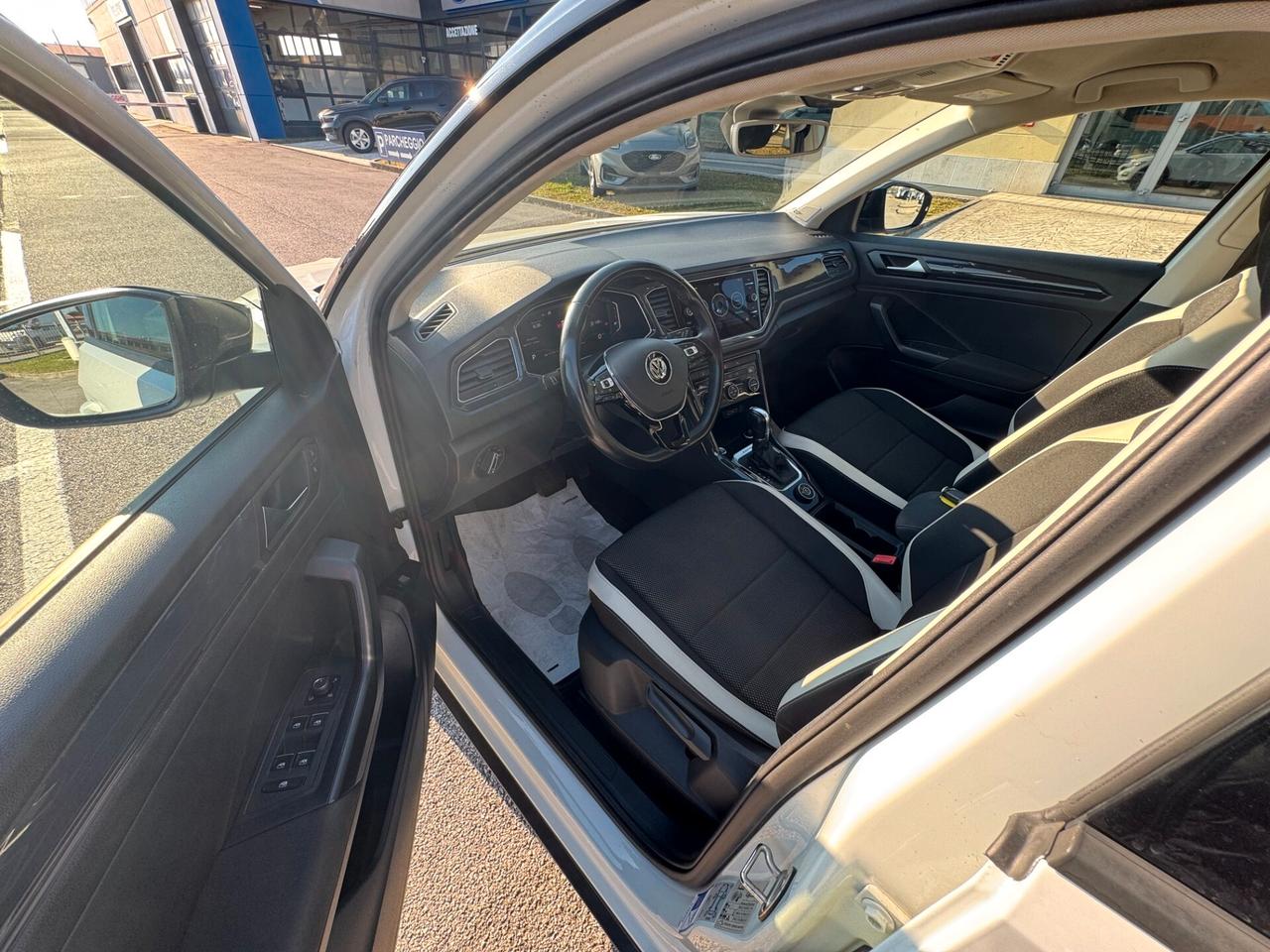 Volkswagen T-Roc 2.0TDI 150CV DSG 4x4 Adv. BlueM. Tech.