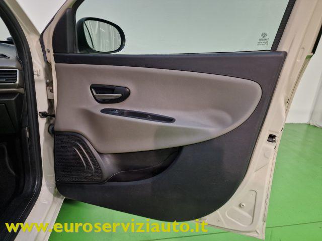 LANCIA Ypsilon 1.2 69 CV 5 porte Platinum