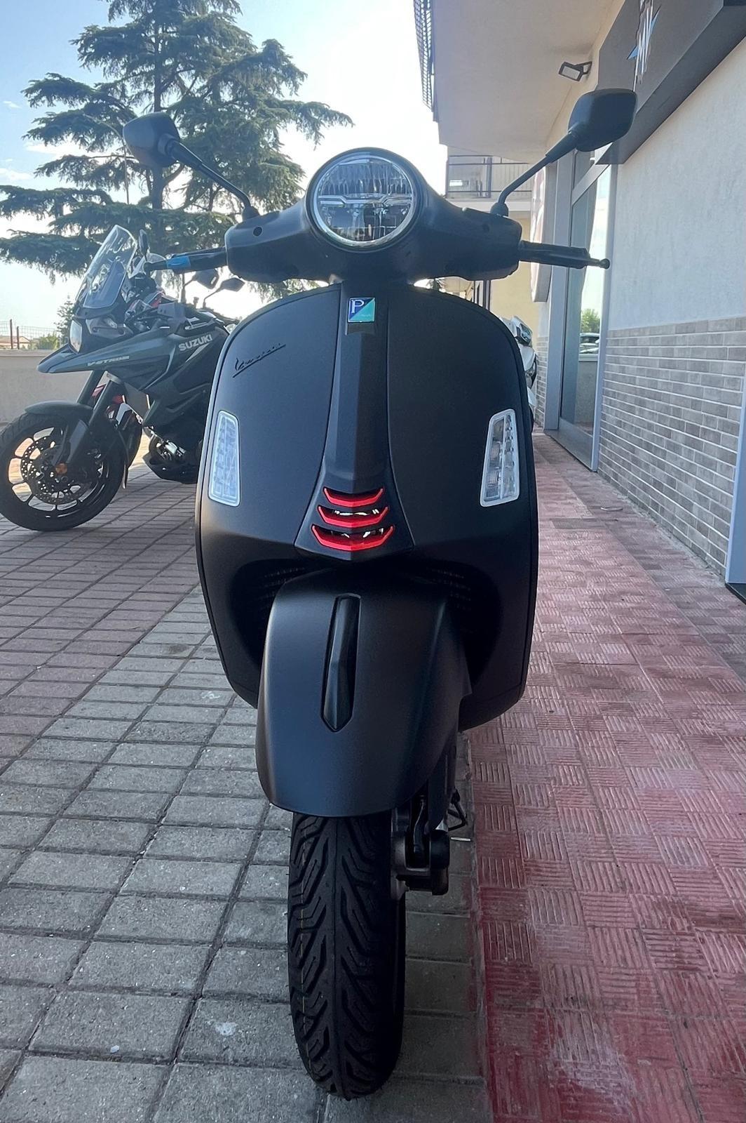 Piaggio Vespa 310 GTS hpe Sport