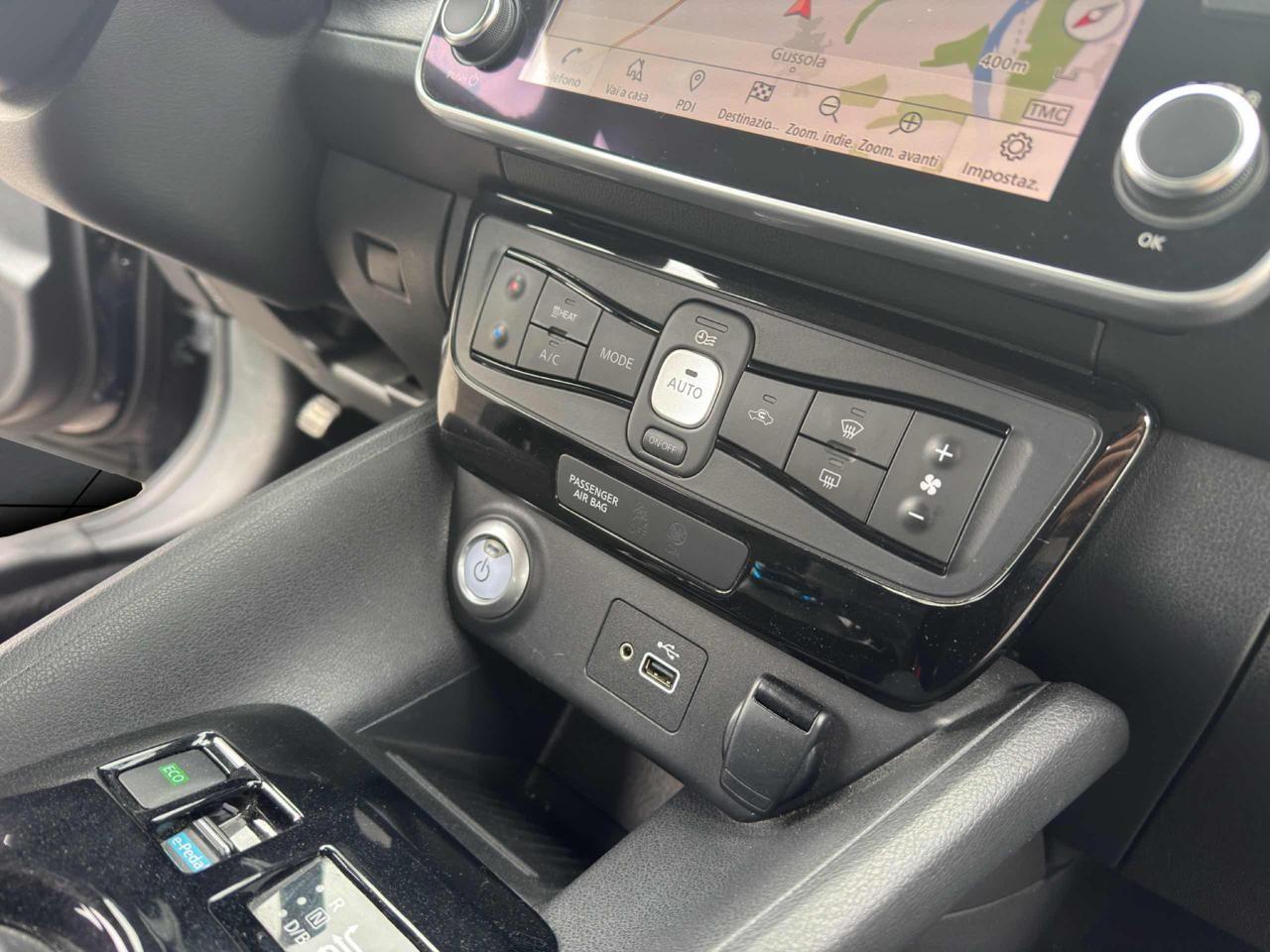 Nissan Leaf ACENTA 40 KWH-NAVI-SENSORI-RETROCAMERA-POKI KM-