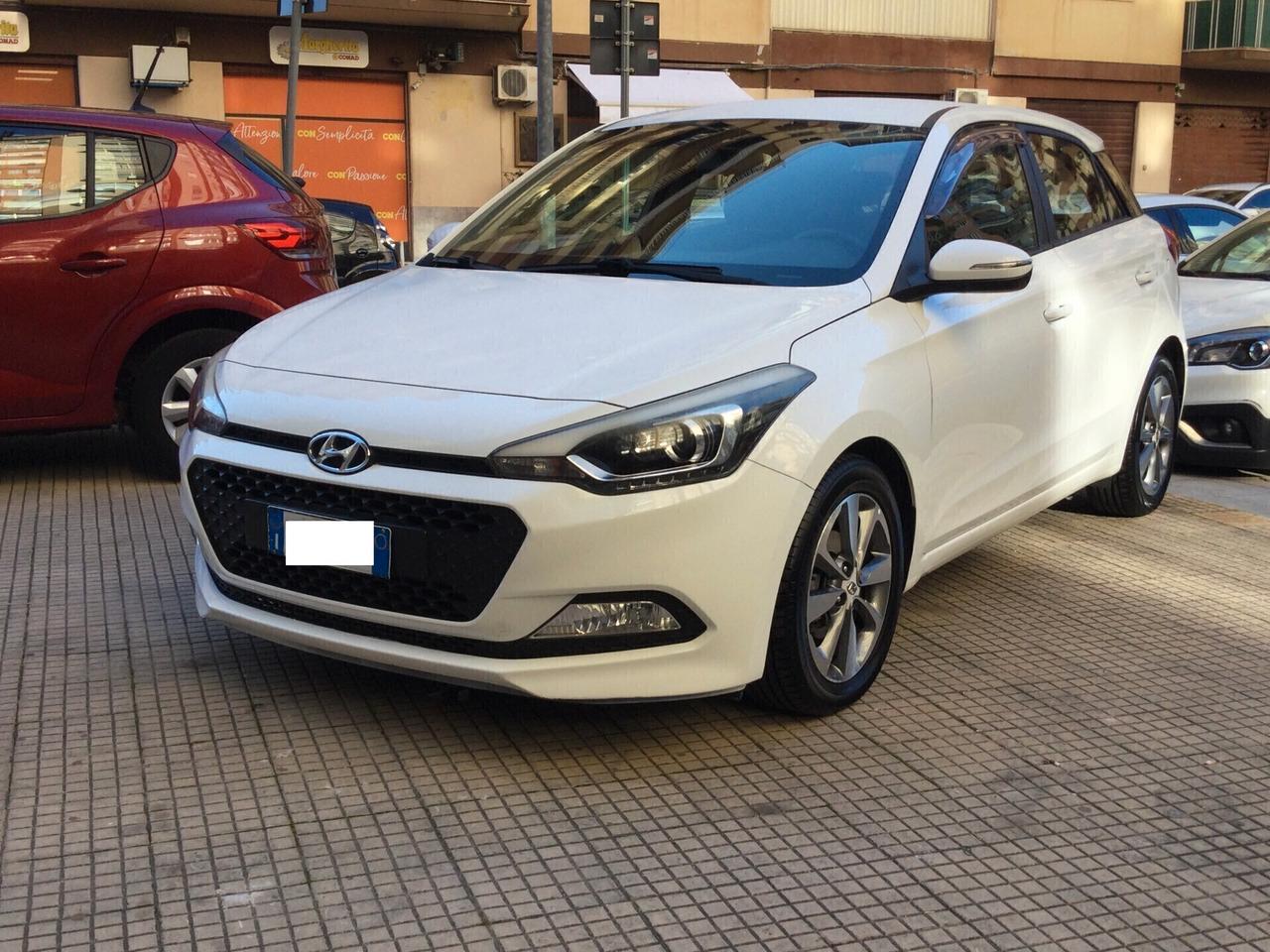 Hyundai i20 1.2 84 CV 5 porte Blackline