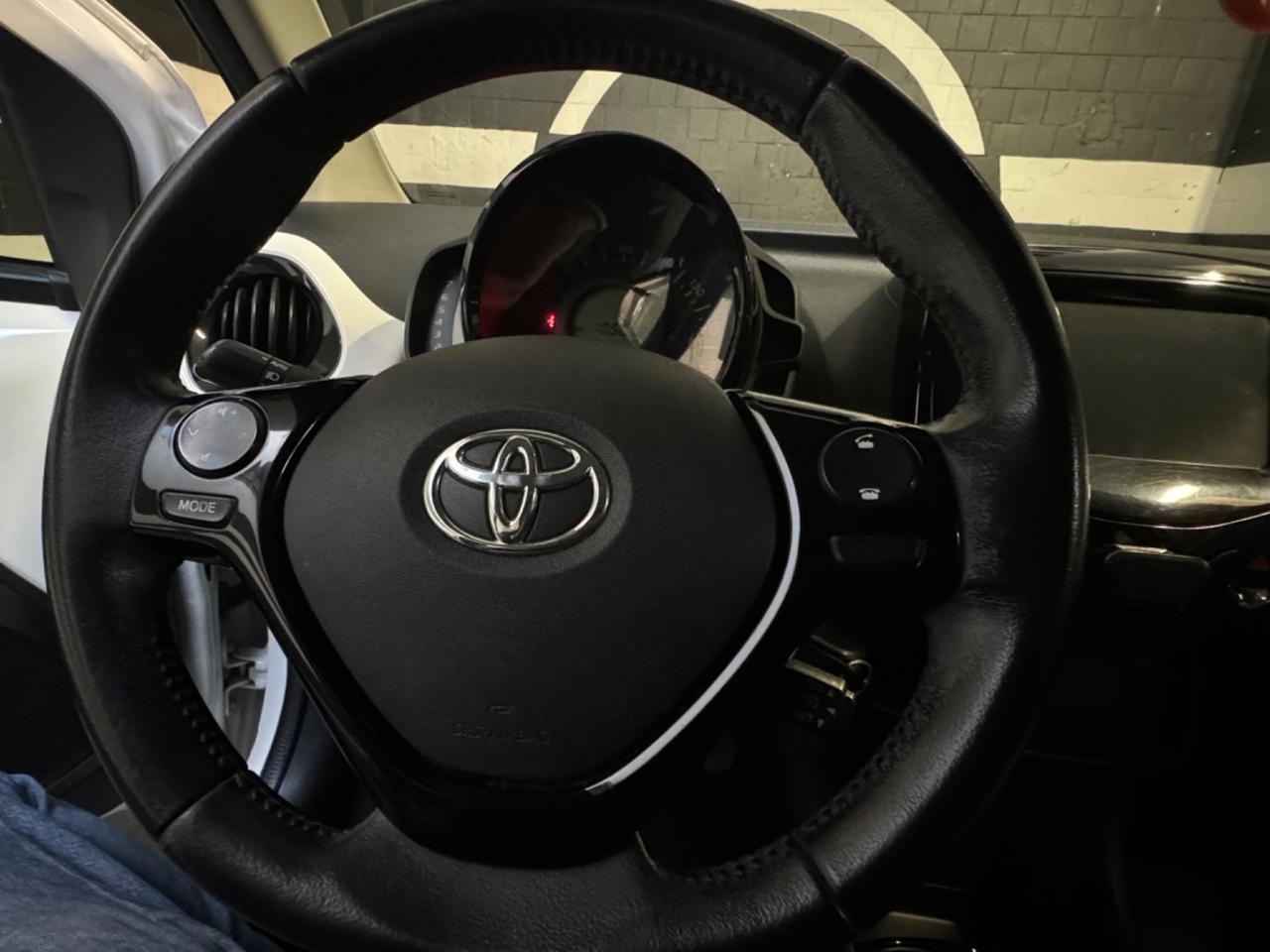 Toyota Aygo 1.0 VVT-i 69 CV 5 porte x-black Tss