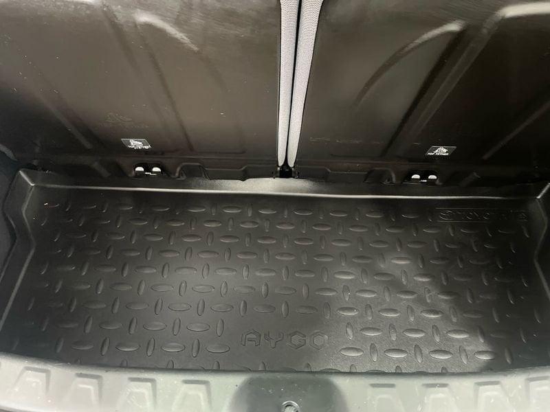 Toyota Aygo Aygo 5p 1.0 x-play m-mt 72cv