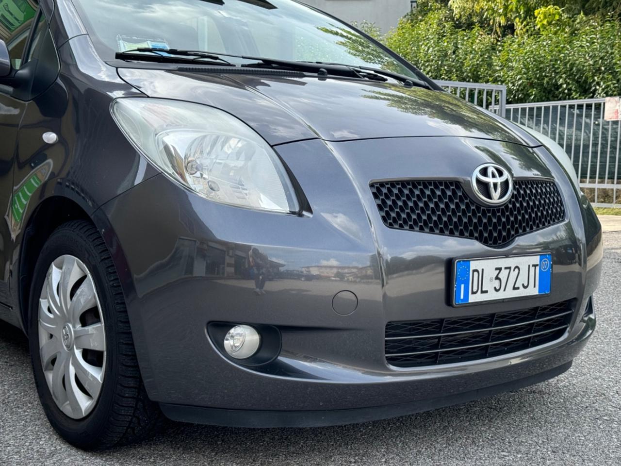 Toyota Yaris 1.3 5 porte 110.000 km NEONATENTATI