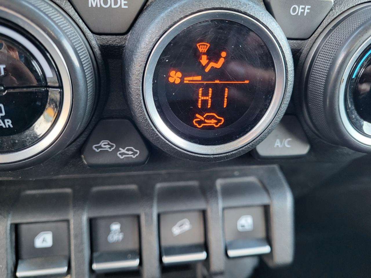 Suzuki Jimny 1.5 5MT Top