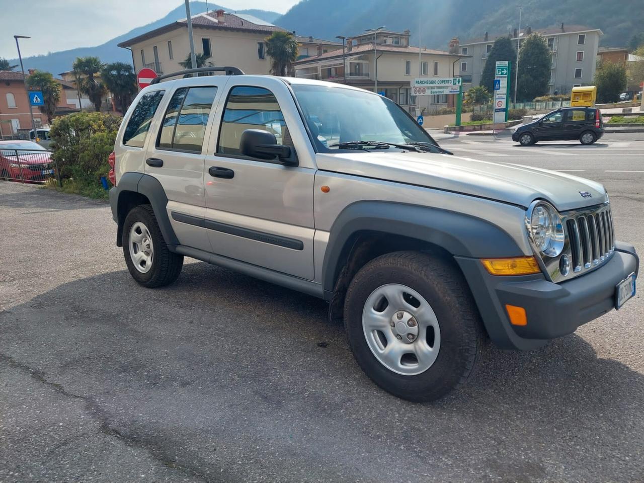 Jeep Cherokee 2.8 CRD DPF Sport Auto