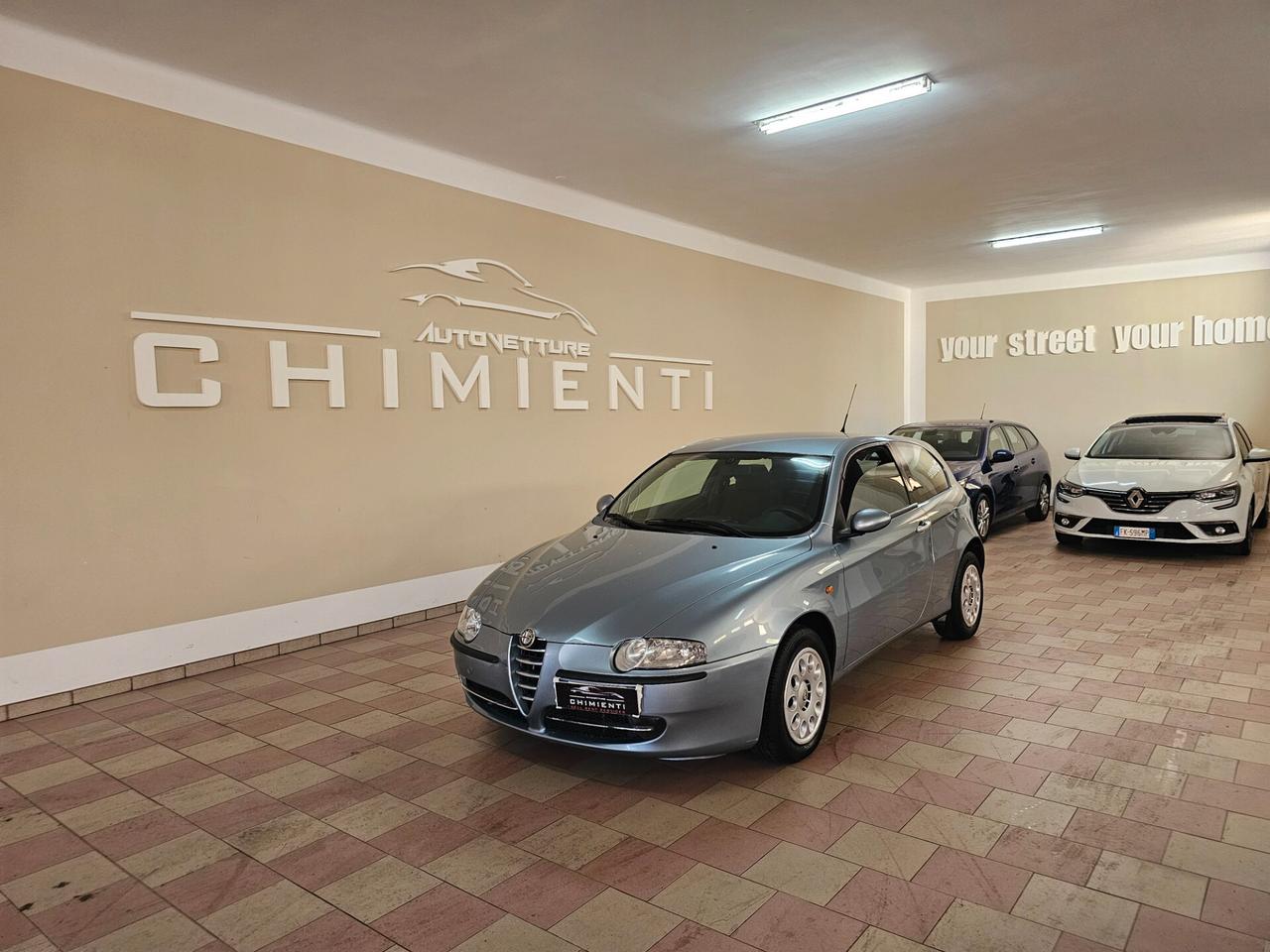 Alfa Romeo 147 1.6i 16V Twin Spark cat 3p. Distinctive