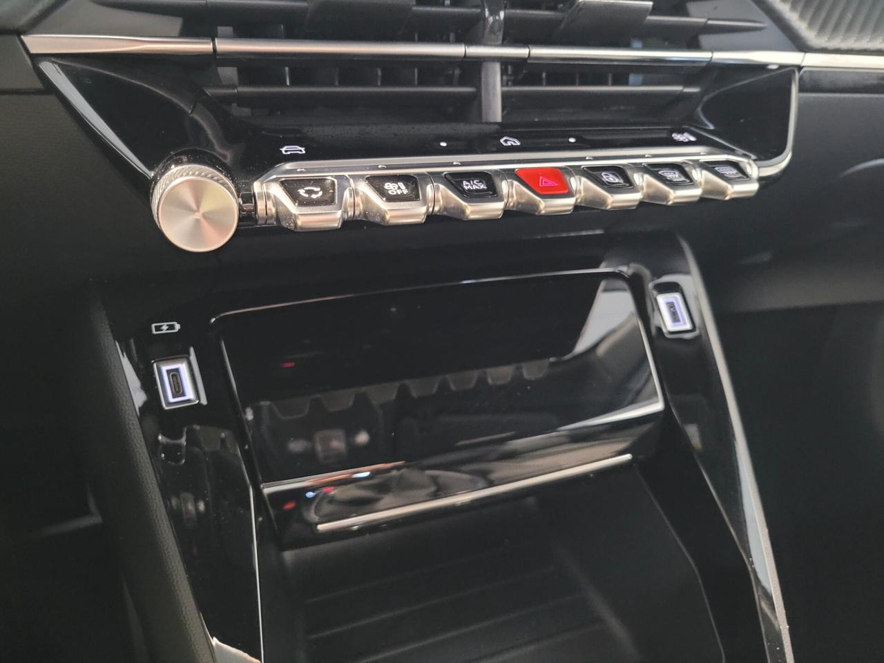 Peugeot 2008 1.2 ALLURE AUT. CRUISE LED CARPLAY PELLE NAVI