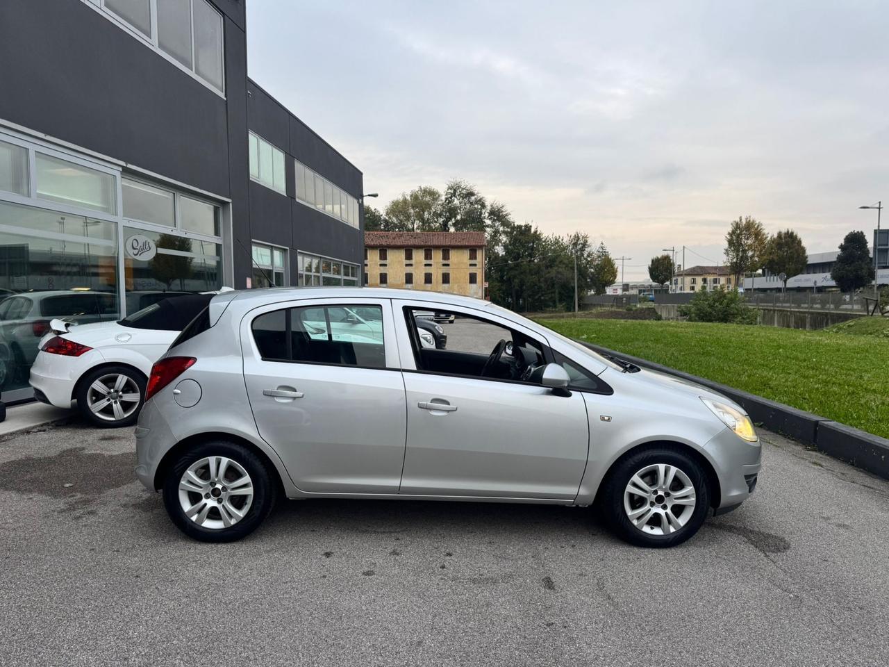 Opel Corsa 1.0 5 porte Neopatentati