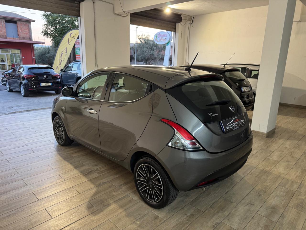Lancia Ypsilon 1.0 FireFly 5 porte S&S Hybrid Gold